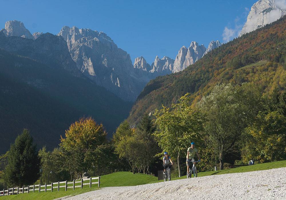 Giro del lago di Molveno: a piedi, in mtb…o e-bike!